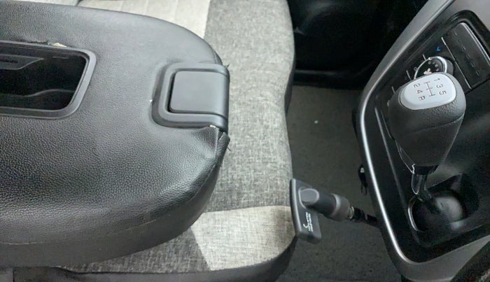 2018 Mahindra KUV 100 NXT K8 6 SEATER DUAL TONE, Petrol, Manual, 23,834 km, Gear Lever