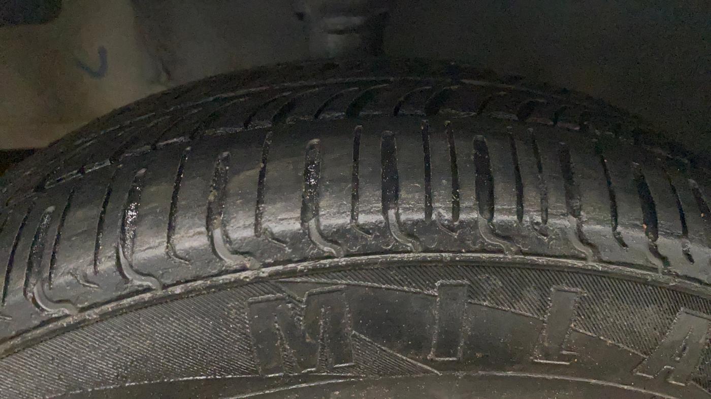 2017 Hyundai Eon ERA +, Petrol, Manual, 59,805 km, Left Front Tyre Tread