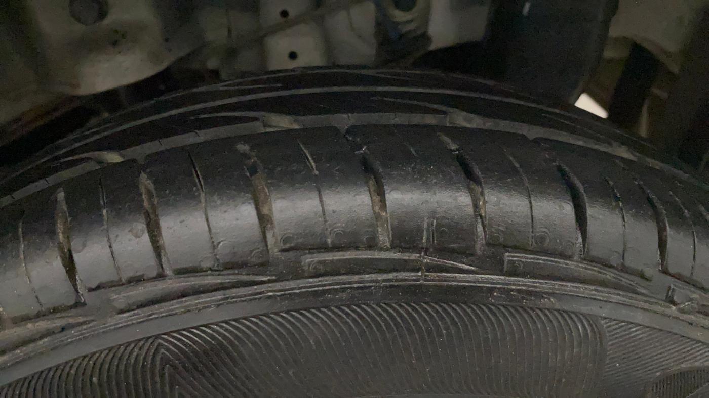2017 Hyundai Eon ERA +, Petrol, Manual, 59,805 km, Left Rear Tyre Tread