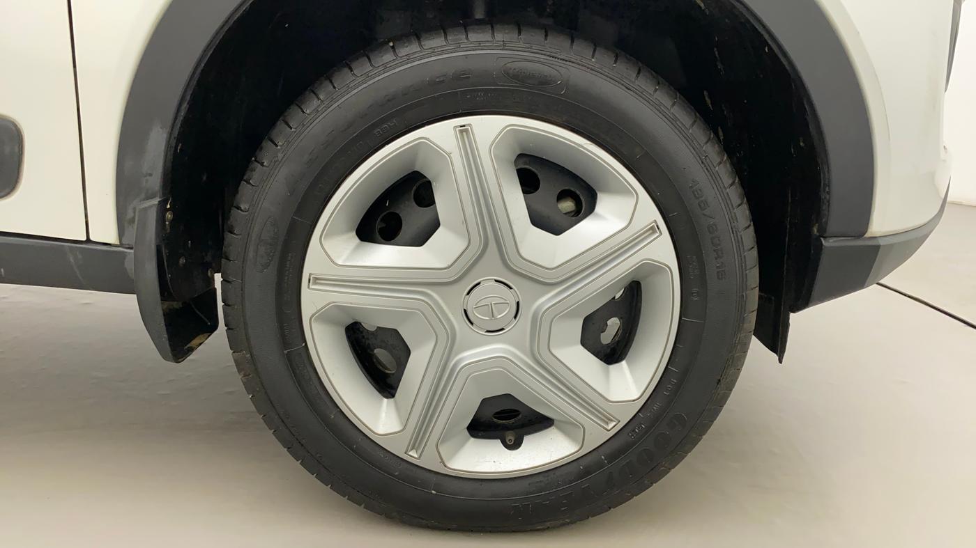 2021 Tata NEXON XZ PETROL, Petrol, Manual, 8,754 km, Right Front Wheel
