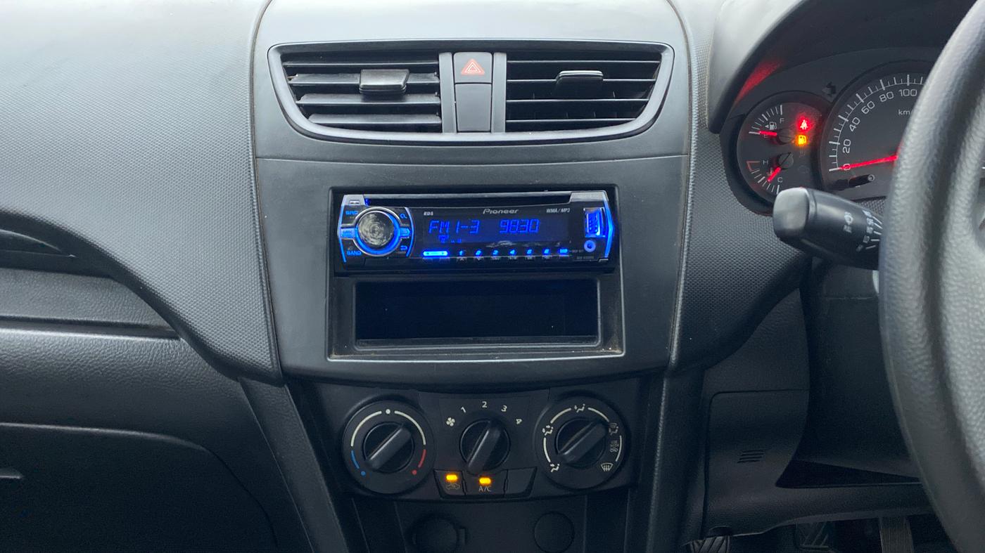 2013 Maruti Swift LXI, Petrol, Manual, 61,461 km, Air Conditioner