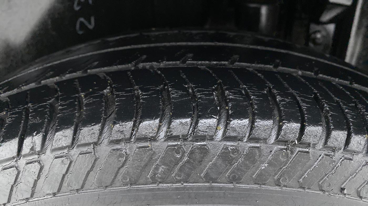 2013 Maruti Swift LXI, Petrol, Manual, 61,461 km, Left Rear Tyre Tread