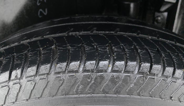 2013 Maruti Swift LXI, Petrol, Manual, 61,461 km, Left Rear Tyre Tread