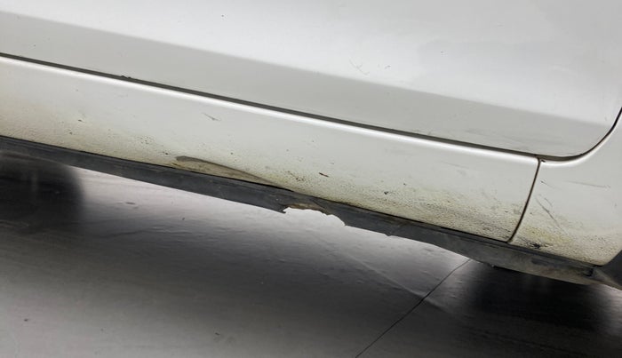 2013 Maruti Swift LXI, Petrol, Manual, 61,461 km, Right running board - Slightly dented