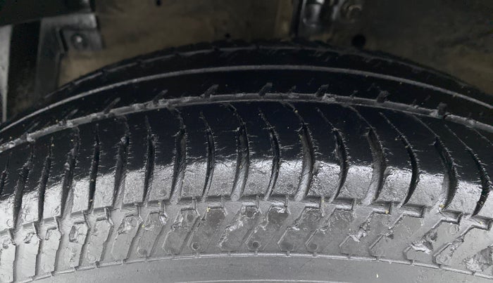 2013 Maruti Swift LXI, Petrol, Manual, 61,461 km, Left Front Tyre Tread