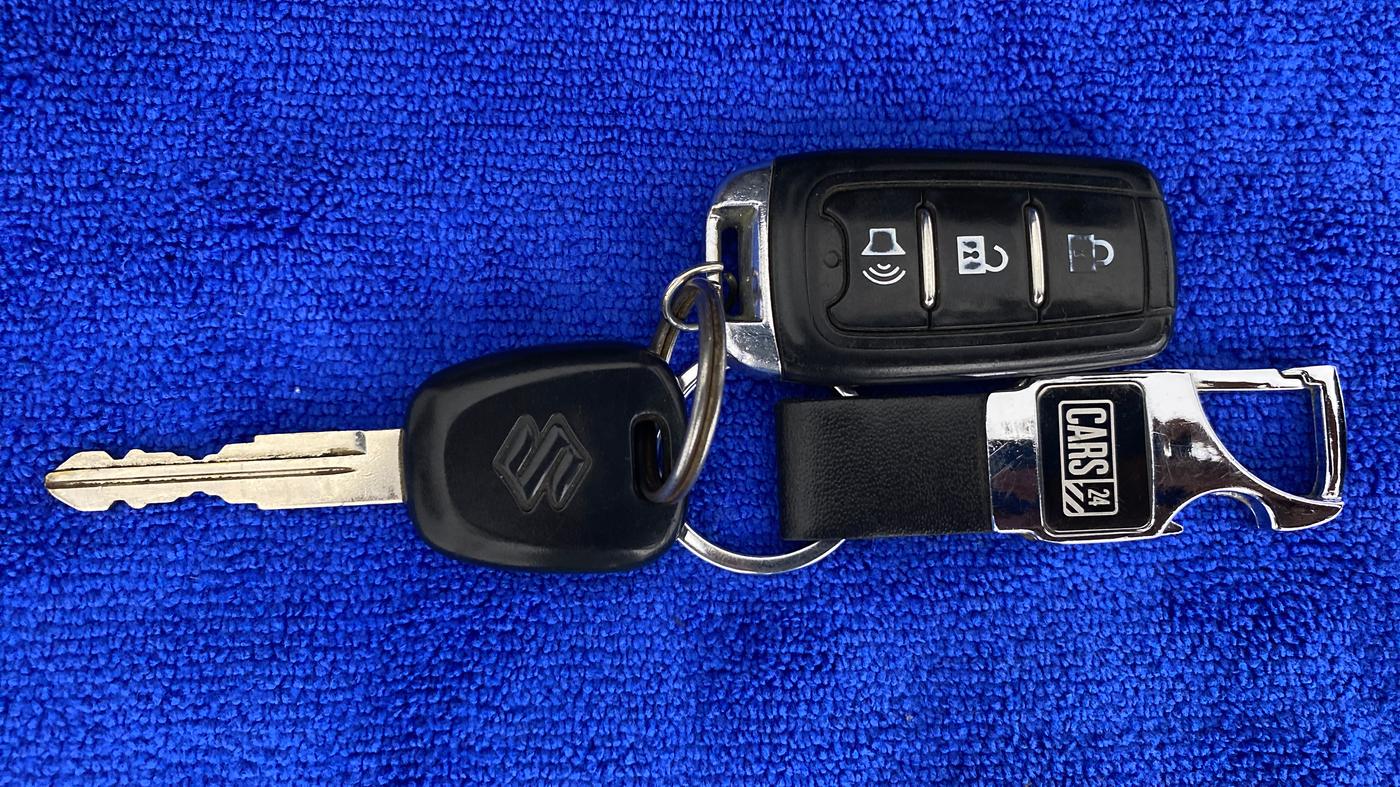 2013 Maruti Swift LXI, Petrol, Manual, 61,461 km, Key Close Up