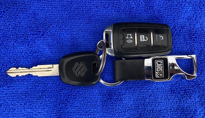 2013 Maruti Swift LXI, Petrol, Manual, 61,461 km, Key Close Up