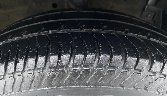 2013 Maruti Swift LXI, Petrol, Manual, 61,461 km, Right Front Tyre Tread