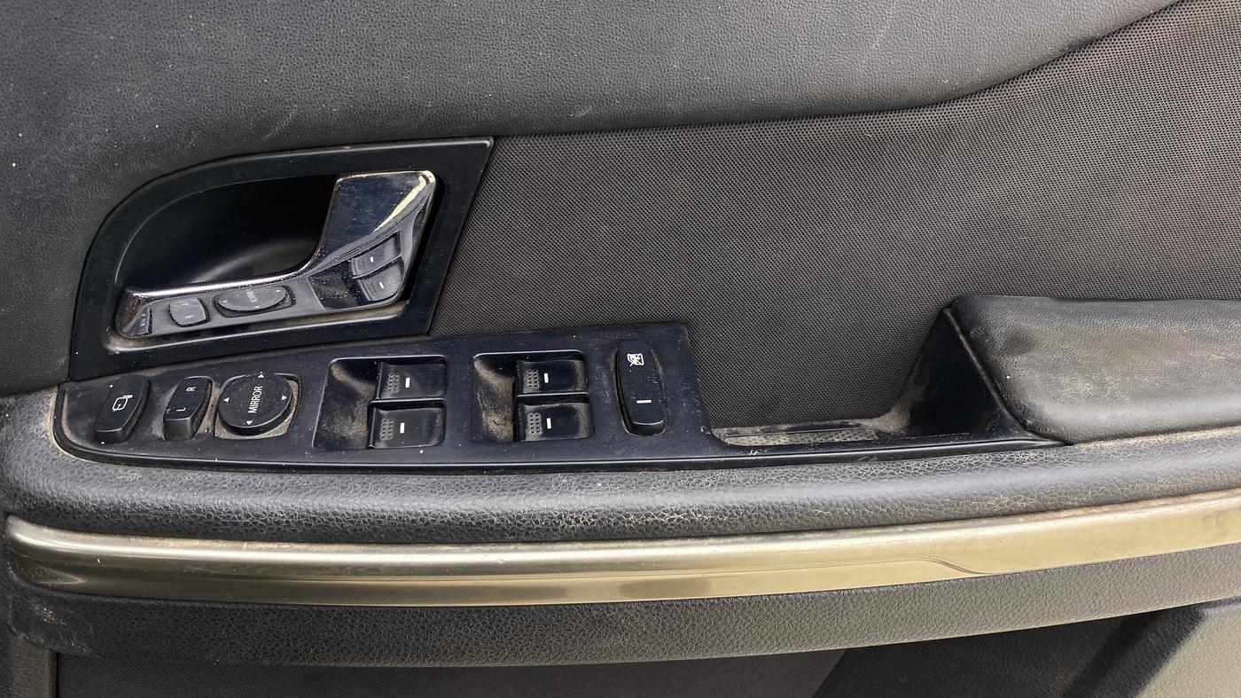 2019 Tata Hexa XM PLUS 4X2 7 STR, Diesel, Manual, 1,22,595 km, Driver Side Door Panels Control
