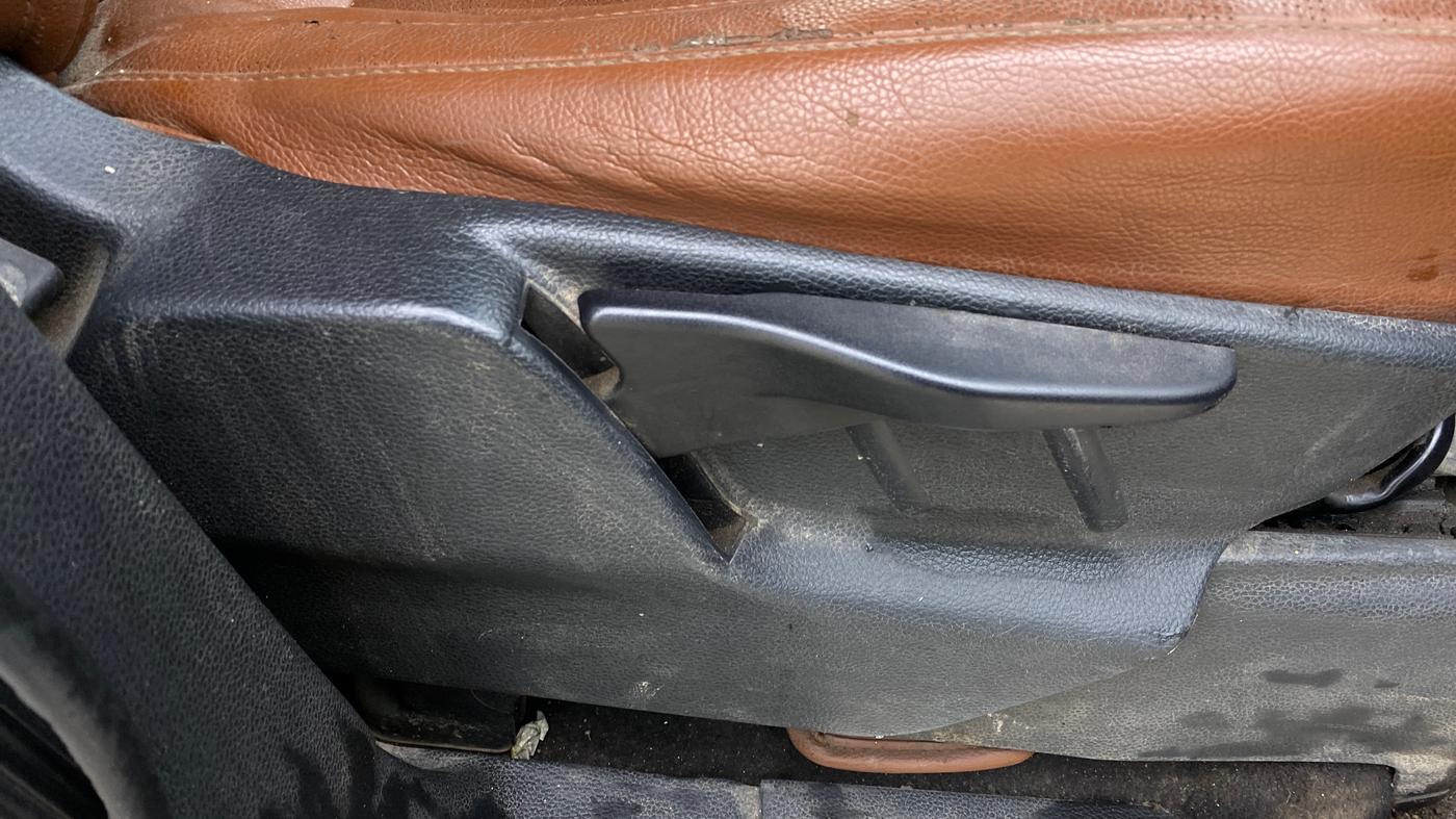 2019 Tata Hexa XM PLUS 4X2 7 STR, Diesel, Manual, 1,22,595 km, Driver Side Adjustment Panel