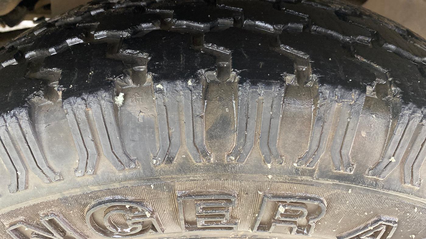 2019 Tata Hexa XM PLUS 4X2 7 STR, Diesel, Manual, 1,22,595 km, Right Front Tyre Tread