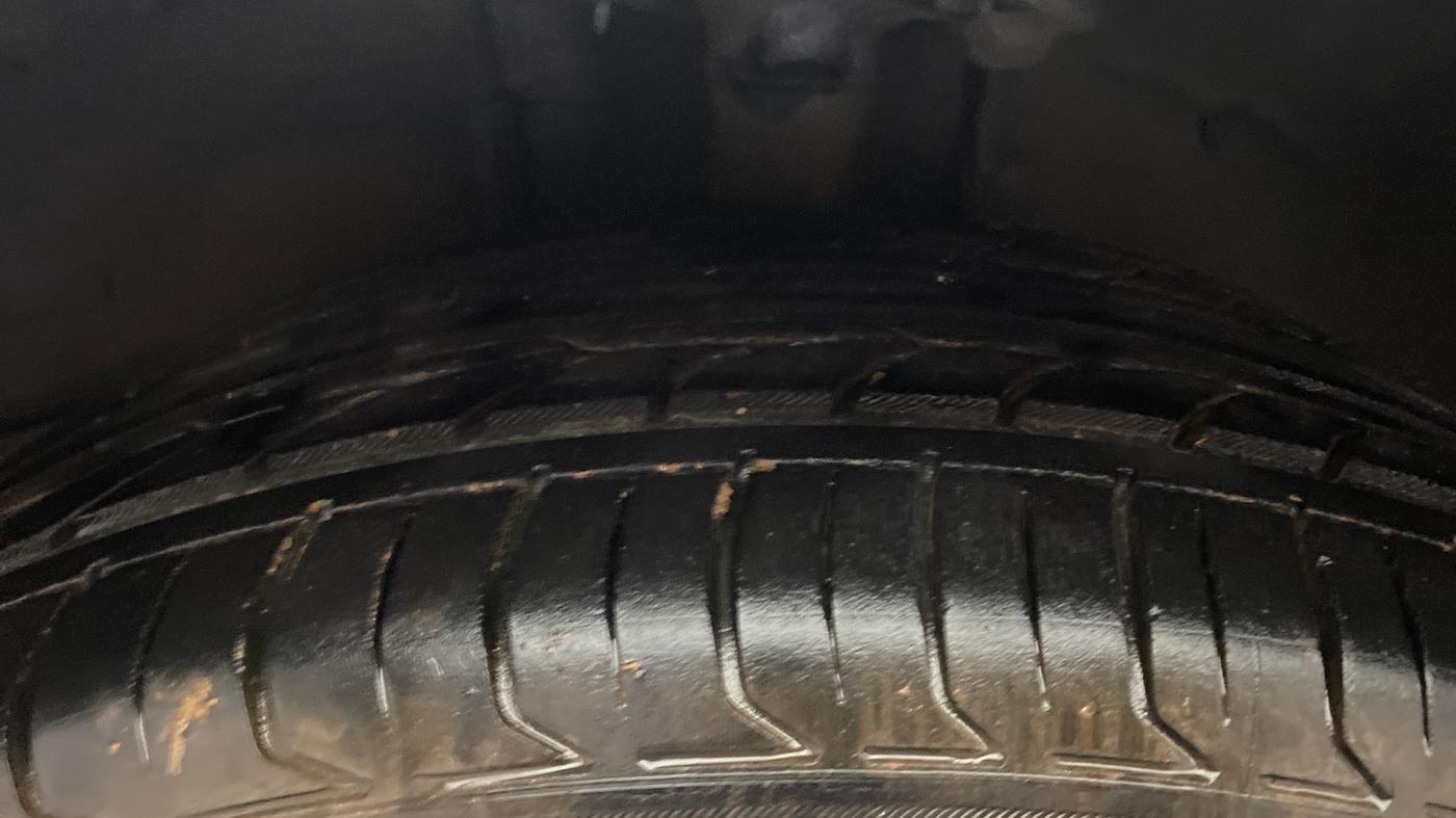 2014 Toyota Corolla Altis J DIESEL, Diesel, Manual, 85,555 km, Left Front Tyre Tread