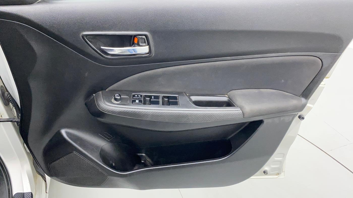 2019 Maruti Swift VXI AMT D, Petrol, Automatic, 45,364 km, Driver Side Door Panels Control