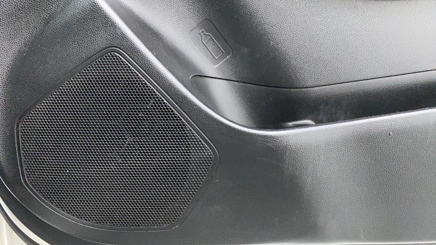 2019 Maruti Swift VXI AMT D, Petrol, Automatic, 45,364 km, Speaker