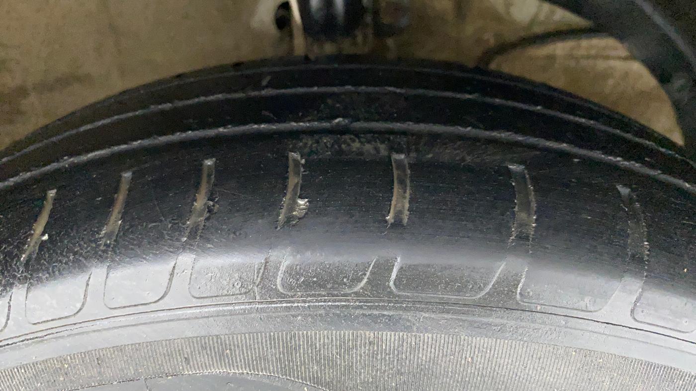2019 Maruti Swift VXI AMT D, Petrol, Automatic, 45,364 km, Right Front Tyre Tread