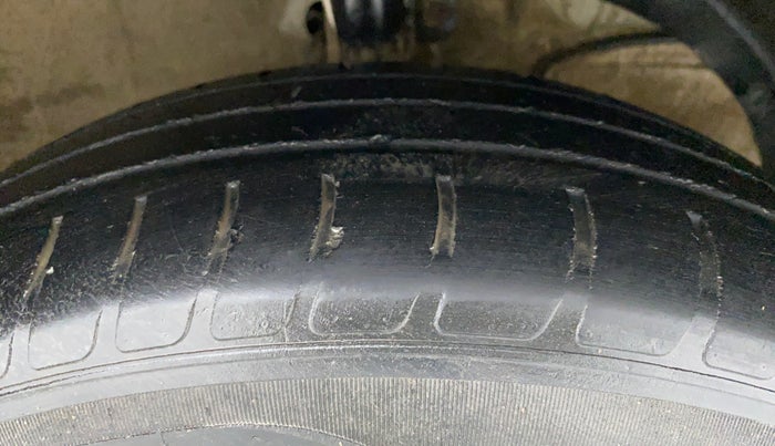2019 Maruti Swift VXI AMT D, Petrol, Automatic, 45,364 km, Right Front Tyre Tread