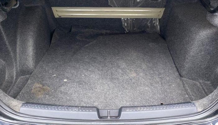 2013 Volkswagen Vento HIGHLINE PETROL, Petrol, Manual, 97,548 km, Boot Inside