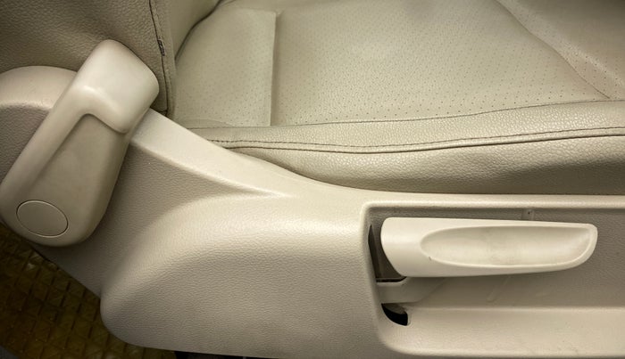 2013 Volkswagen Vento HIGHLINE PETROL, Petrol, Manual, 97,548 km, Driver Side Adjustment Panel
