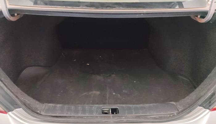 2015 Renault Scala RXL PETROL, Petrol, Manual, 44,881 km, Boot Inside