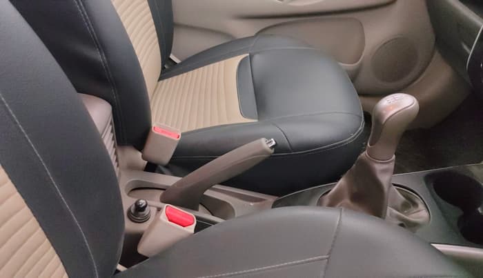 2015 Renault Scala RXL PETROL, Petrol, Manual, 44,881 km, Gear Lever