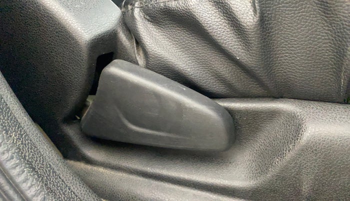 2022 Renault Kwid RXT 1.0, Petrol, Manual, 49,562 km, Driver Side Adjustment Panel