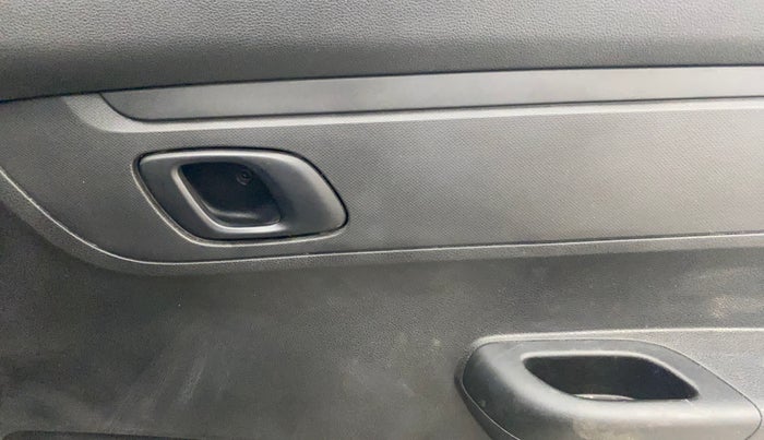 2022 Renault Kwid RXT 1.0, Petrol, Manual, 49,562 km, Driver Side Door Panels Control