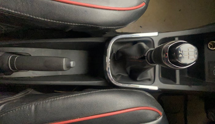 2022 Renault Kwid RXT 1.0, Petrol, Manual, 49,562 km, Gear Lever