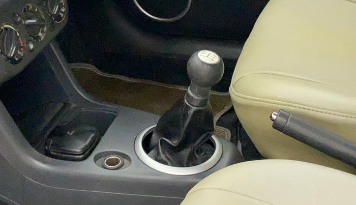 2011 Maruti Swift Dzire VXI, Petrol, Manual, 37,544 km, Gear lever - Boot cover slightly torn