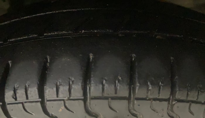 2016 Hyundai Eon ERA +, Petrol, Manual, 46,131 km, Right Front Tyre Tread