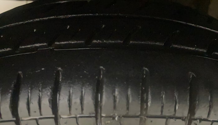 2016 Hyundai Eon ERA +, Petrol, Manual, 46,131 km, Left Front Tyre Tread