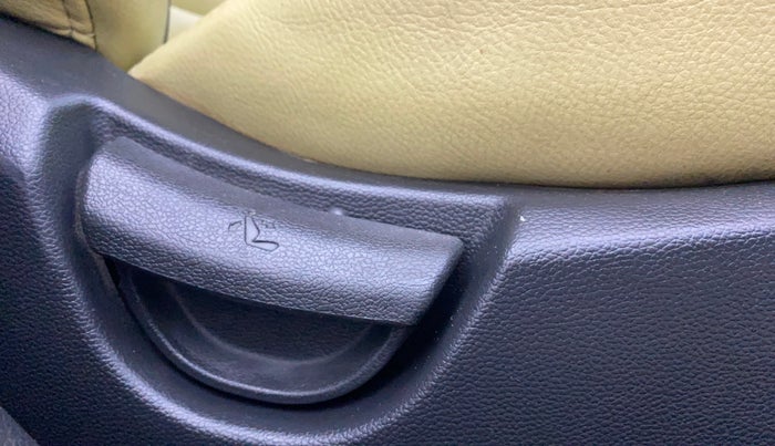 2019 Hyundai Xcent S 1.2, Petrol, Manual, 70,384 km, Driver Side Adjustment Panel