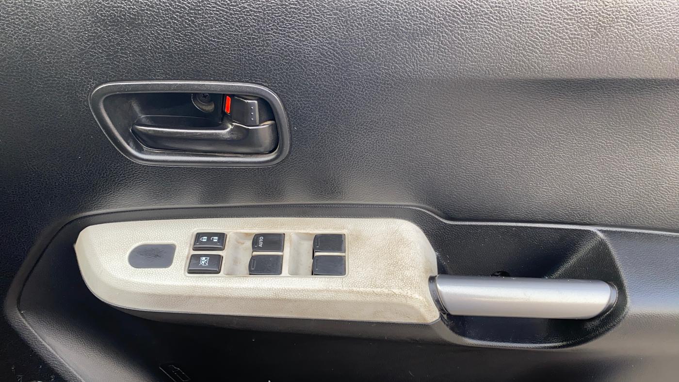 2023 Maruti IGNIS SIGMA 1.2, Petrol, Manual, 27,795 km, Driver Side Door Panels Control