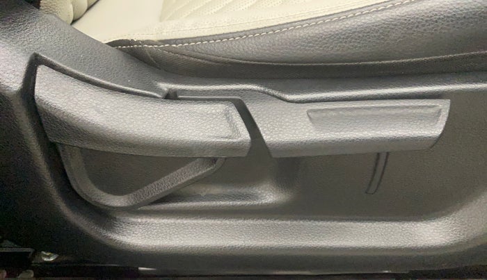 2020 KIA SONET HTX PLUS 1.0 IMT, Petrol, Manual, 29,275 km, Driver Side Adjustment Panel