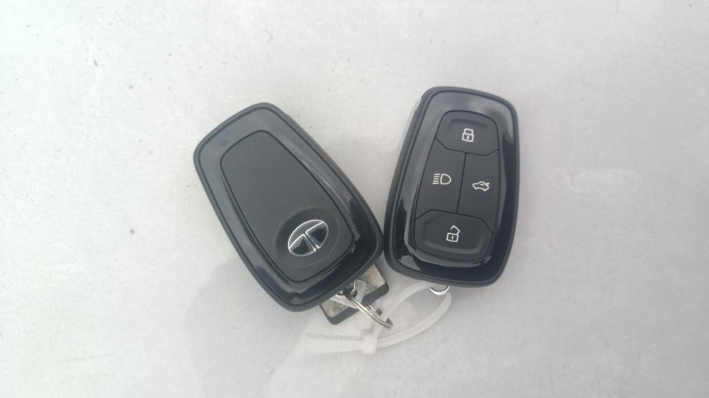 2021 Tata Safari XZ PLUS, Diesel, Manual, 99,268 km, Key Close Up