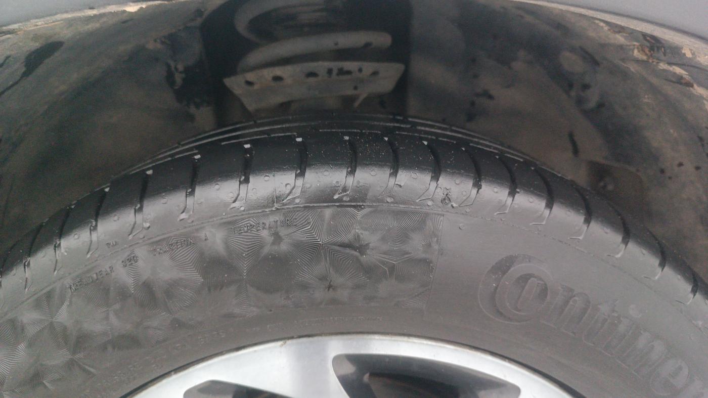 2021 Tata Safari XZ PLUS, Diesel, Manual, 99,268 km, Right Front Tyre Tread