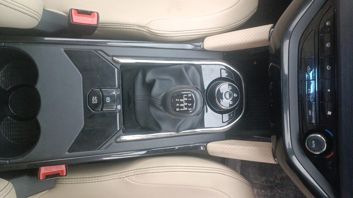 2021 Tata Safari XZ PLUS, Diesel, Manual, 99,268 km, Gear Lever