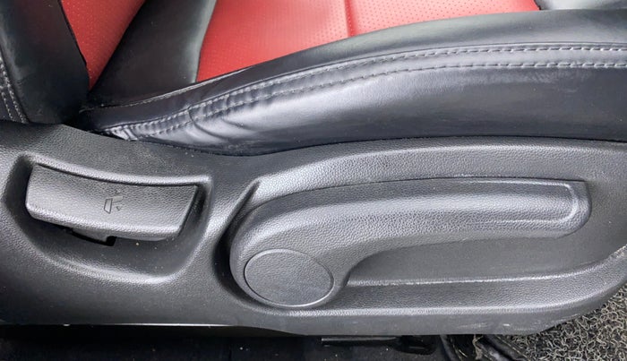 2015 Hyundai Elite i20 ASTA 1.2, Petrol, Manual, 19,053 km, Driver Side Adjustment Panel