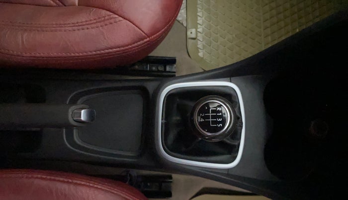 2012 Volkswagen Polo HIGHLINE DIESEL, Diesel, Manual, 1,28,671 km, Gear Lever