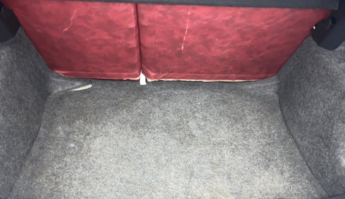 2012 Volkswagen Polo HIGHLINE DIESEL, Diesel, Manual, 1,28,671 km, Boot Inside