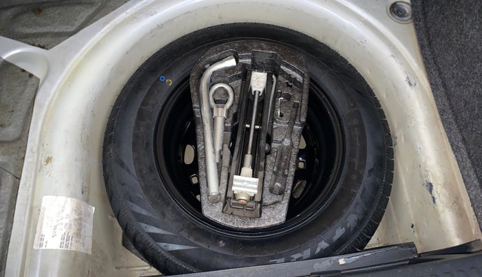 2012 Volkswagen Polo HIGHLINE DIESEL, Diesel, Manual, 1,28,671 km, Spare Tyre