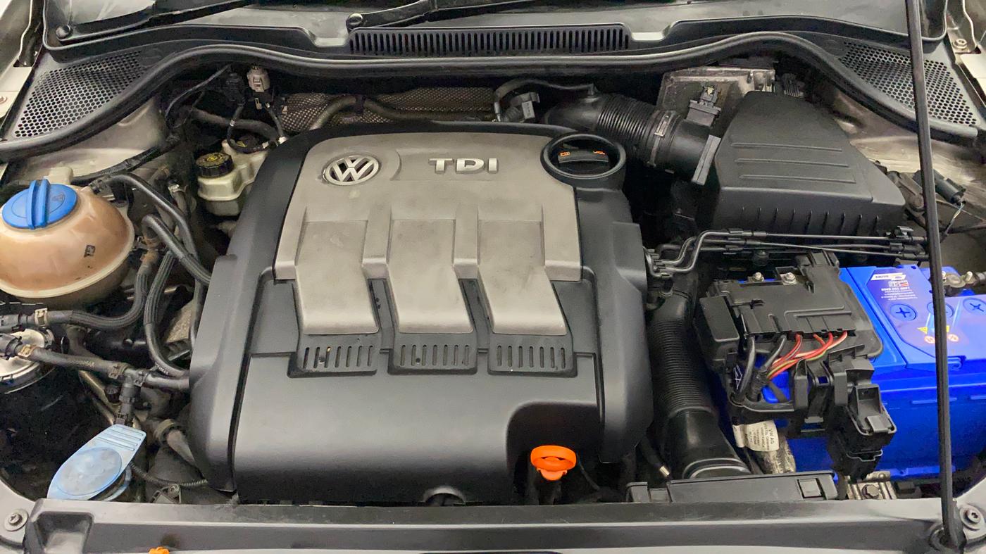 2012 Volkswagen Polo HIGHLINE DIESEL, Diesel, Manual, 1,28,734 km, Engine View