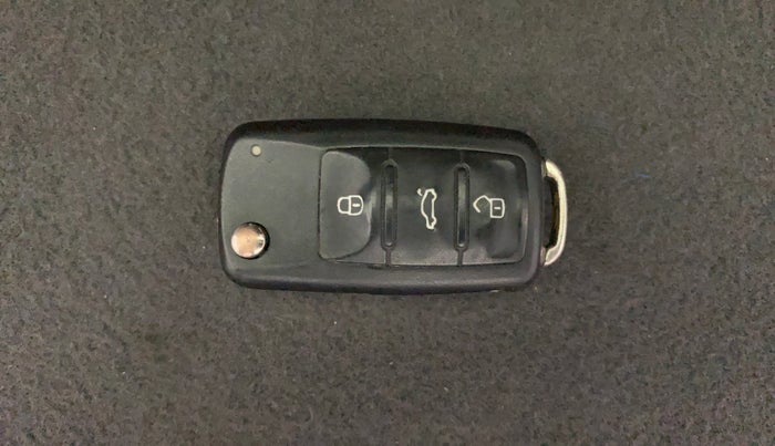 2012 Volkswagen Polo HIGHLINE DIESEL, Diesel, Manual, 1,28,671 km, Key Close Up