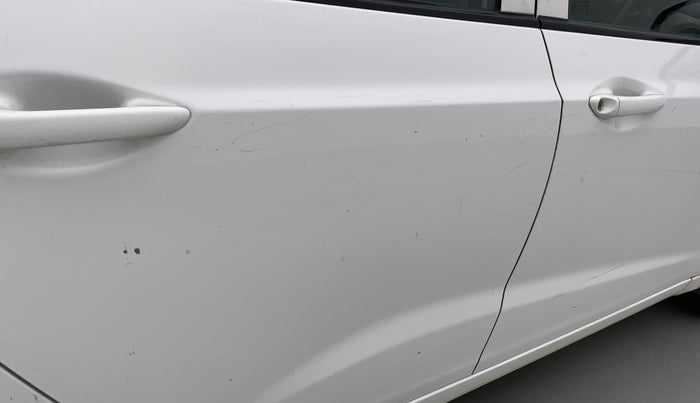 2017 Hyundai Grand i10 SPORTZ 1.2 KAPPA VTVT, Petrol, Manual, 38,333 km, Right rear door - Minor scratches