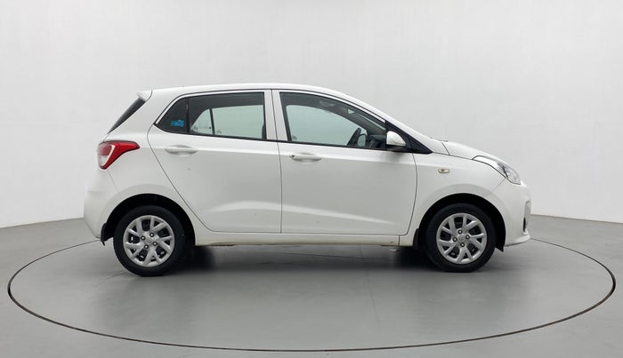 2017 Hyundai Grand i10 SPORTZ 1.2 KAPPA VTVT, Petrol, Manual, 38,333 km, Right Side View