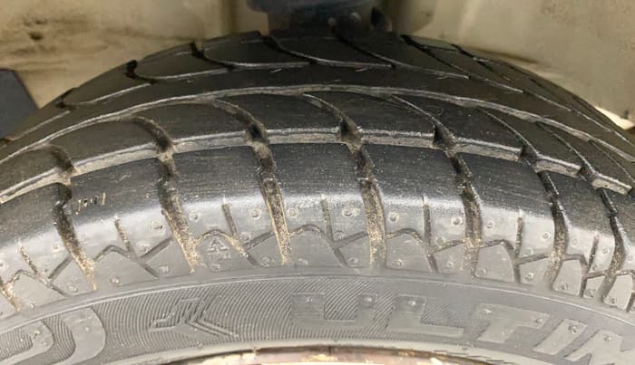 2015 Maruti OMNI E 8 STR, Petrol, Manual, 78,290 km, Right Front Tyre Tread