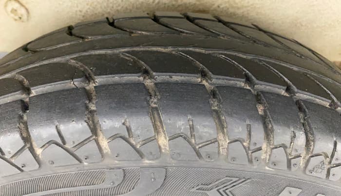 2015 Maruti OMNI E 8 STR, Petrol, Manual, 78,290 km, Left Rear Tyre Tread