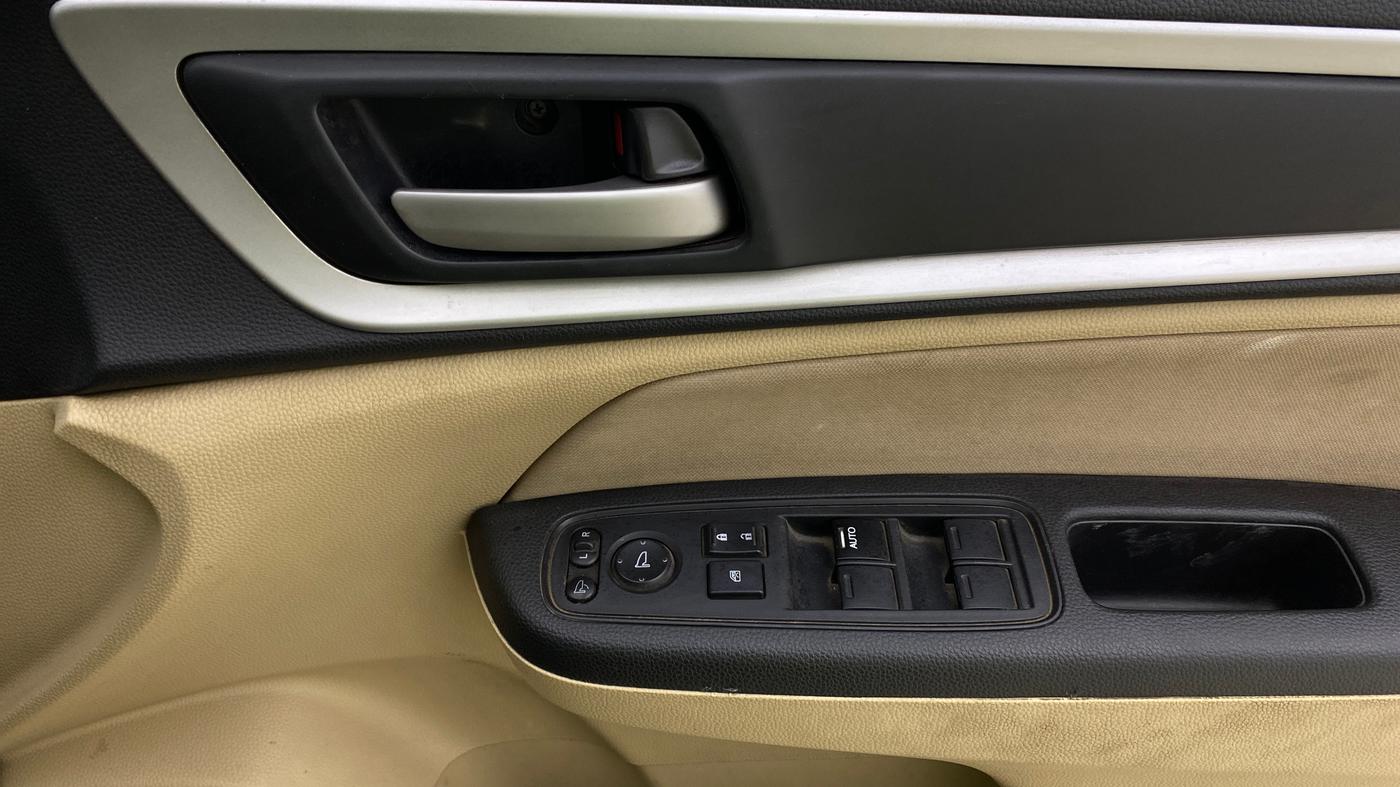 2021 Honda Amaze 1.2L I-VTEC VX, CNG, Manual, 85,072 km, Driver Side Door Panels Control