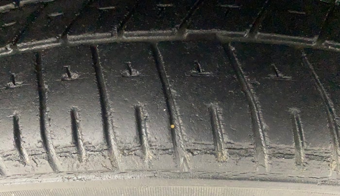 2017 Maruti Wagon R 1.0 VXI+ AMT, Petrol, Automatic, 26,664 km, Right Front Tyre Tread