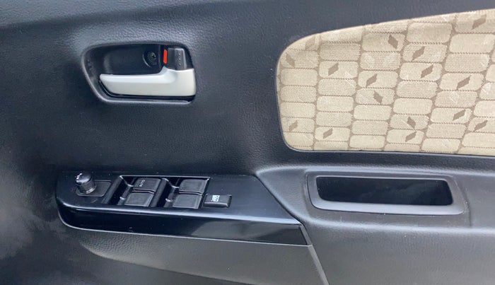 2017 Maruti Wagon R 1.0 VXI+ AMT, Petrol, Automatic, 26,664 km, Driver Side Door Panels Control