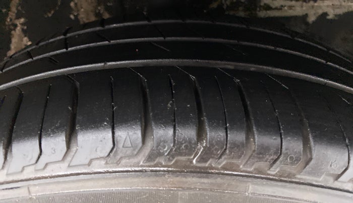2011 Toyota Etios V, Petrol, Manual, 50,158 km, Right Front Tyre Tread
